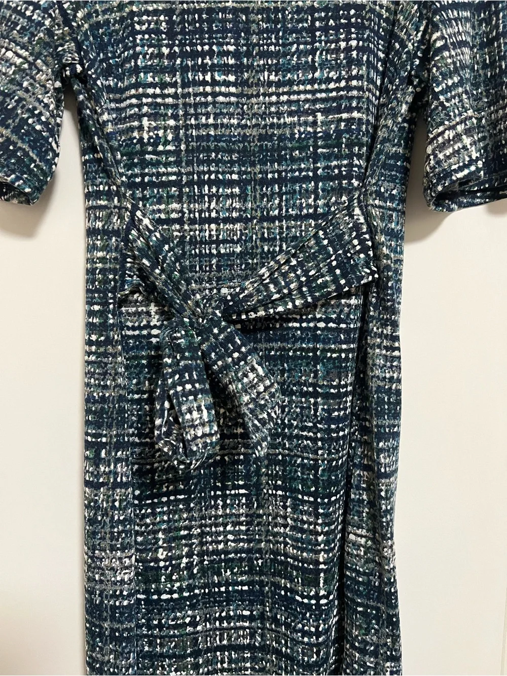 EnFocus Studio Gray, Navy, White Textured Knit Stretch Sheath Dress Tie Front